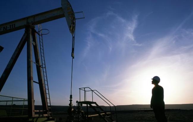 Brent упала ниже 86 долл./баррель в результате роста доллара и избытка поставок