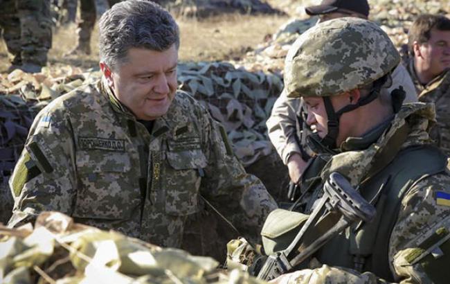 Порошенко поручил Кабмину обеспечить дополнительные социальные гарантии участникам АТО и их семьям
