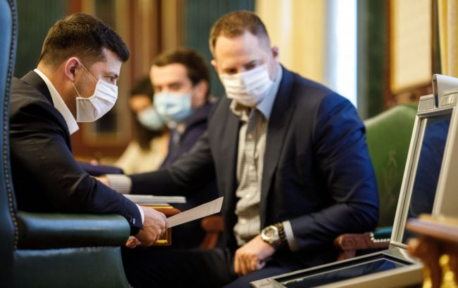 У Зеленского хотят мониторить маски в аптеках и угрожают штрафами