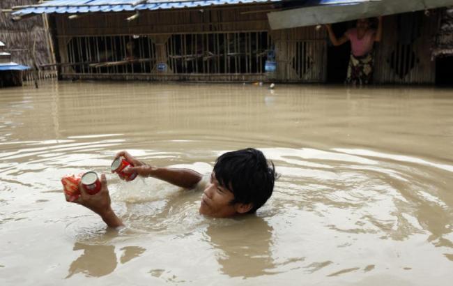 Вследствие наводнения в Мьянме погибли 99 человек