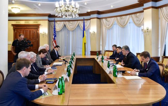 Порошенко призвал США рассмотреть увеличение ассигнований на программы безопасности