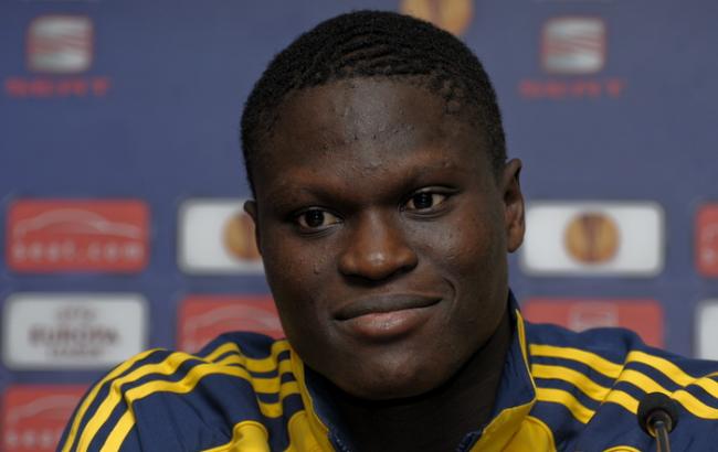 Папа Гуйе подписал с "Днепром" трехлетний контракт