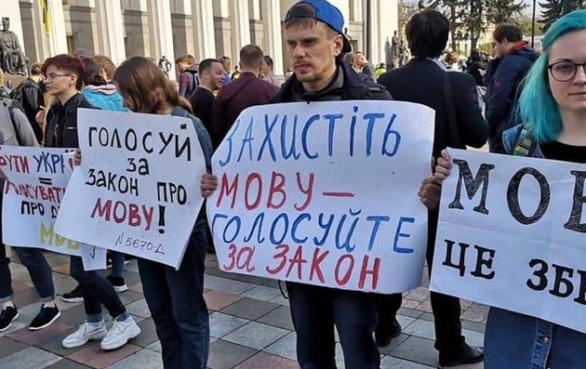 Порошенко: языковой закон должен быть лишен любой конъюнктуры