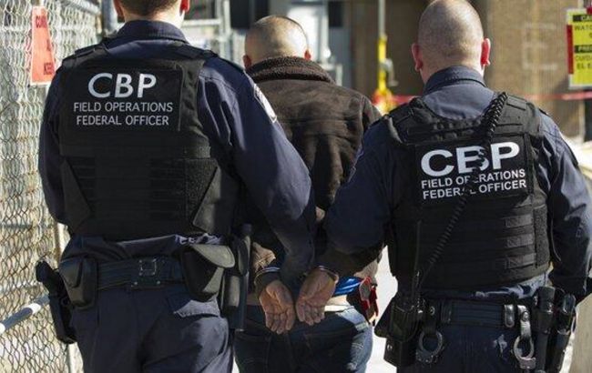 В США на границе с Мексикой со стрельбой задержали мигрантов из России