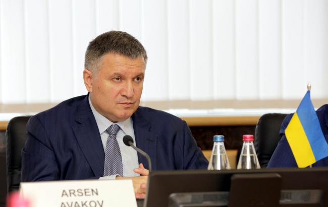 Аваков: МВД рассматривает несколько вариантов развития сценария на Донбассе