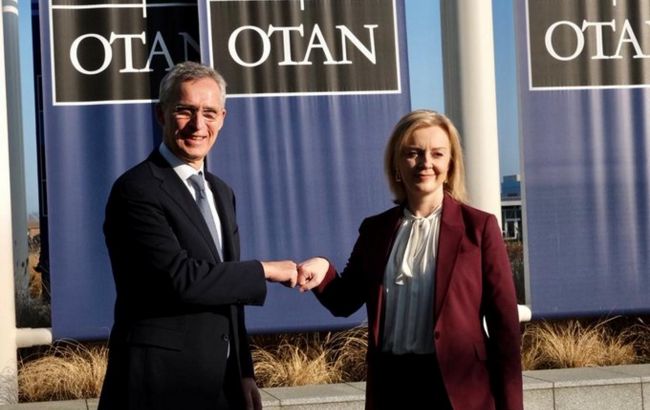 Генсек НАТО і глава МЗС Британії обговорили нарощування російських військ біля України