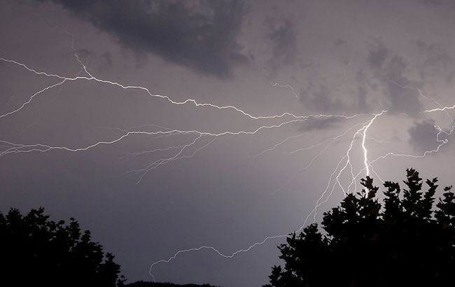 В Николаевской области от удара молнии умер подросток