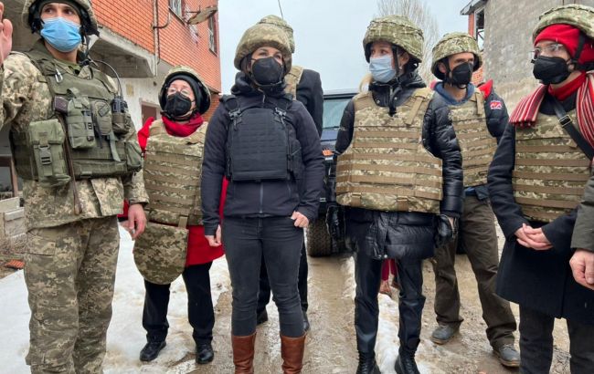 Бербок на Донбассе: "Мы все еще воюем в центре Европы"