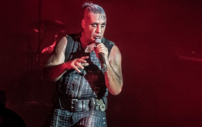 Солист Rammstein, который ранее поддержал Украину, выпустил клип, снятый с россиянами в Москве