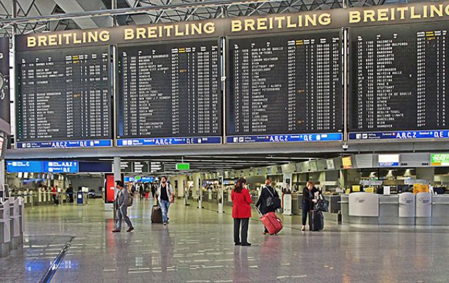 В парижском аэропорту эвакуировали пассажиров из-за ложного сигнала тревоги