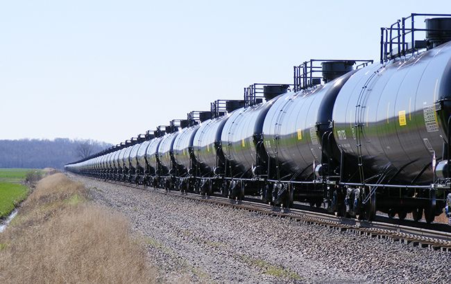 Цена нефти в Украине за месяц упала на треть