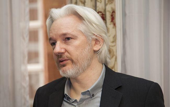 Основатель WikiLeaks Ассанж получил гражданство Эквадора
