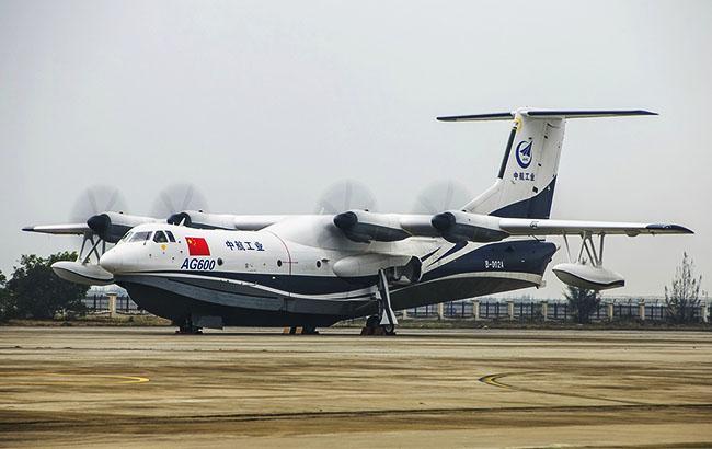 В Китае крупнейший в мире самолет-амфибия совершил первый полет