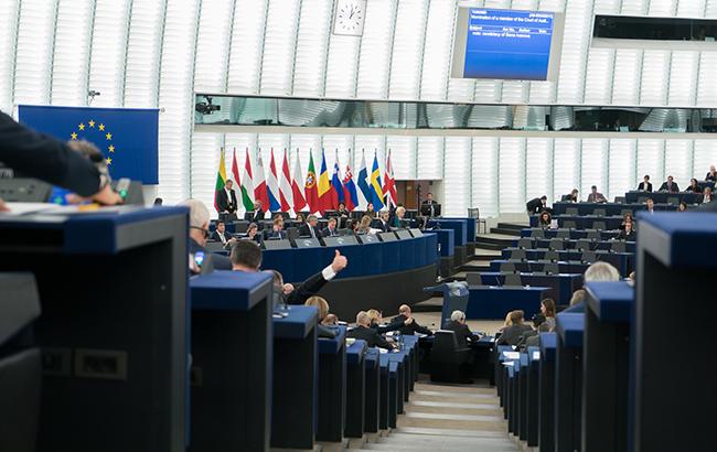 Еврокомиссия в среду обсудит предоставление финпомощи Украине, - Йозвяк