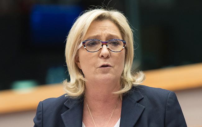 Во Франции началось официальное расследование против Ле Пен