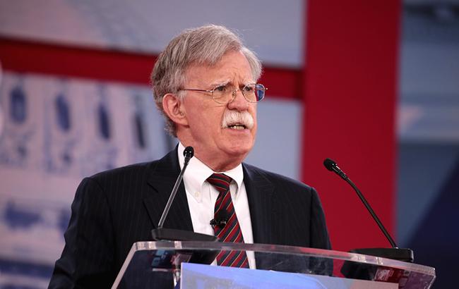 Было бы полезно, если бы РФ ушла из Крыма и Донбасса, - Болтон