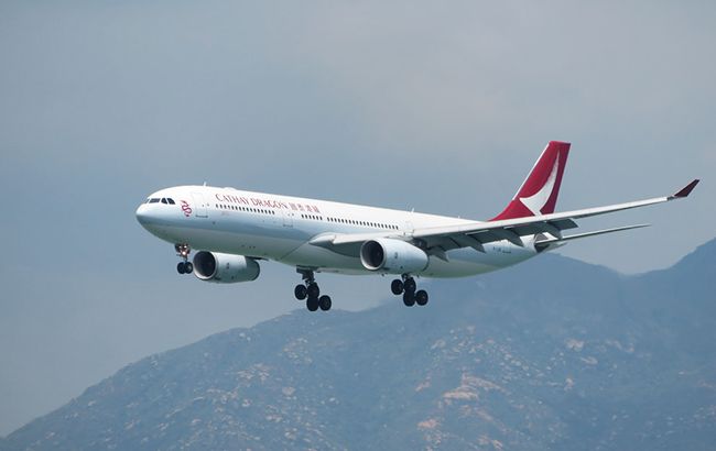 На Тайвані через задимлення у двигуні екстрено сів літак