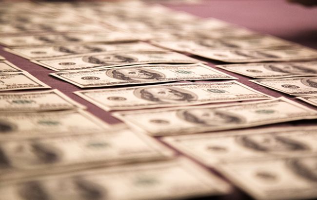 Курс доллара на межбанке на 10:00 сохранился на уровне 26,88 гривен/доллар