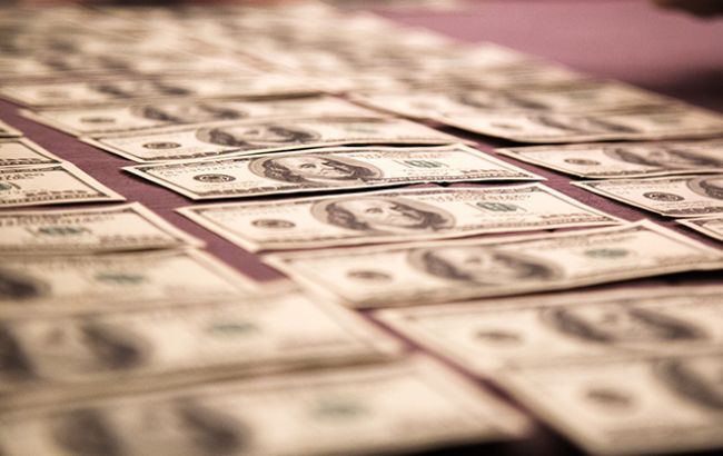 Курс доллара на межбанке в 10:00 сохранился на уровне 26,08 гривен