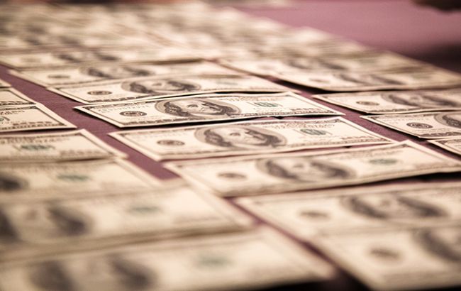 Курс доллара на межбанке в 10:00 сохранился на уровне 26,79 гривен