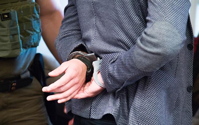 У Києві викрили поліцейських, які намагалися збути спецзасоби