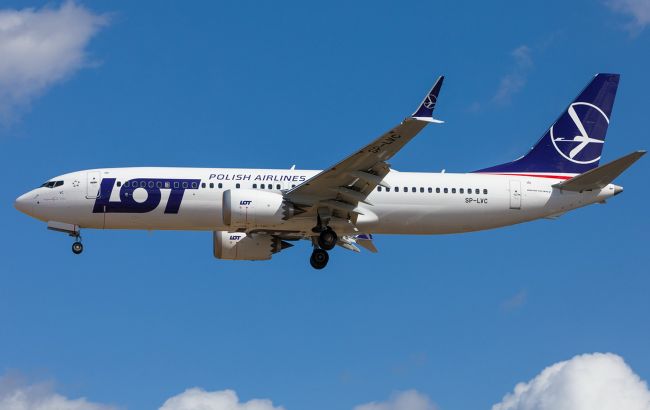 Відновить рейси у два міста: найбільша авіакомпанія Польщі планує повернутись в Україну