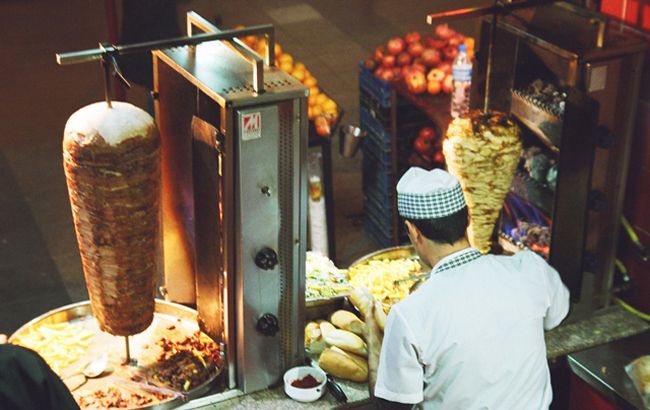 В Киеве демонтировали 25 киосков с шаурмой