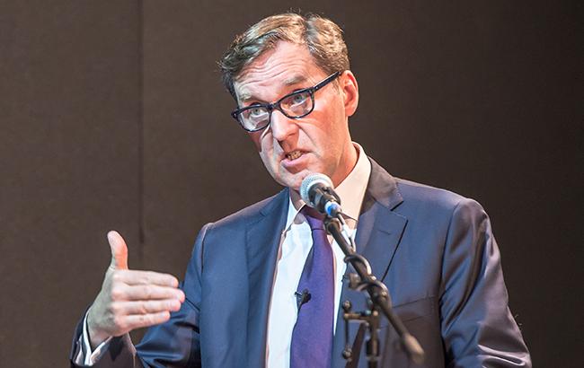 Руководитель британской социальной комиссии подал в отставку, обвинив Мэй в провале