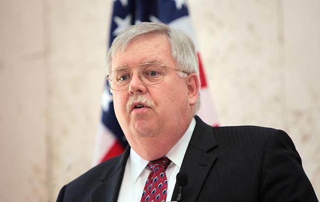 Посол США выступил против сокращения числа сотрудников диппредставительств в России