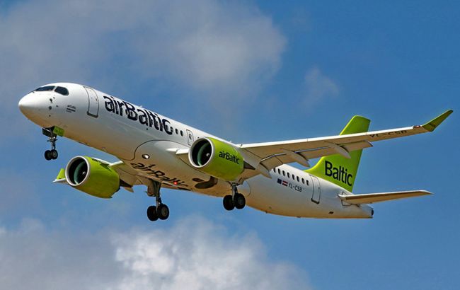 Латвийская airBaltic возобновляет полеты в Украину: даты и направления