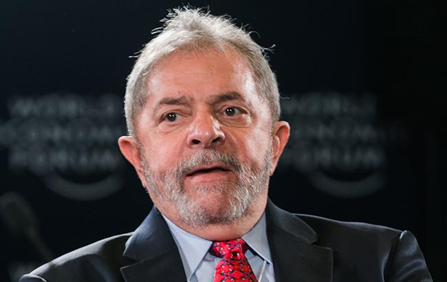 В Бразилии отбывающего срок за коррупцию да Силву выдвинули в президенты