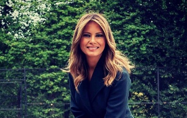 Меланія Трамп в грайливій сукні за &euro; 1860 захопила трендовим образом на літо 2020