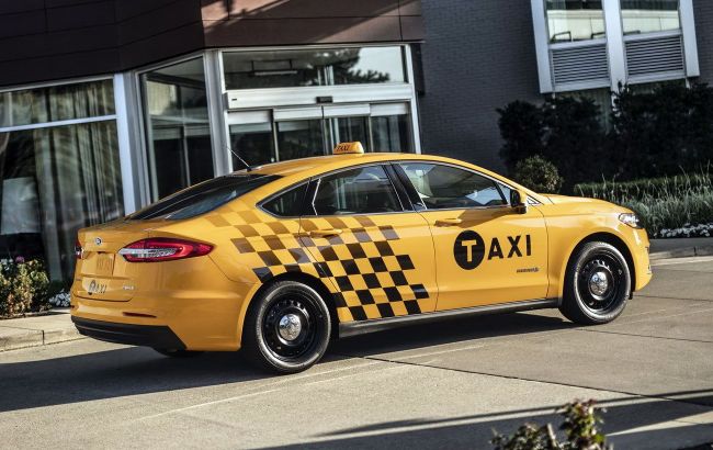 Таксист взяв з жінки 10 тисяч доларів за поїздку на півтора кілометра