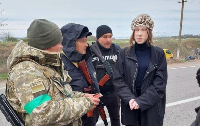 В Одесской области пограничники задержали украинца, который ехал в Молдову в женской одежде