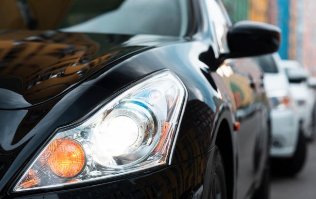 Погасла фара в авто: как поменять лампочку в дороге