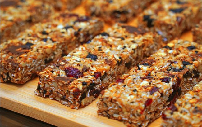 Як приготувати енергетичні батончики самостійно: стануть в нагоді в будь-якій ситуації