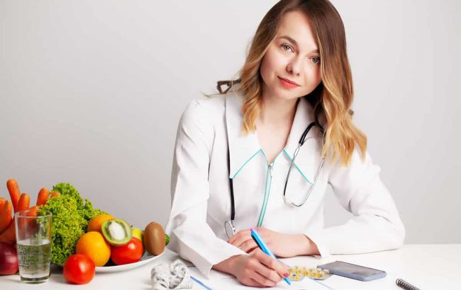 Лікар розказав, чи треба хвилюватися за холестерин у їжі та чи можна їсти яйця