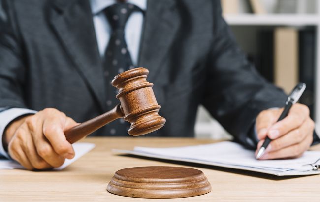 В виде NFT. Первую запись в "Википедии" продали за 750 тысяч долларов