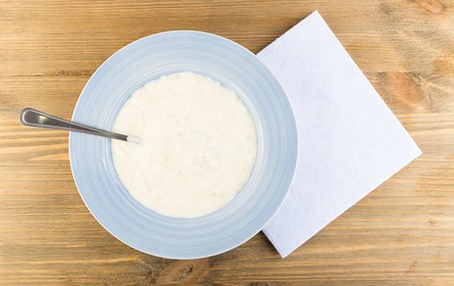 Як зварити манну кашу без грудочок: секрет у молоці