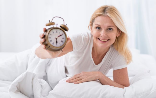 О котрій годині потрібно вставати зранку: лікар дав чітку відповідь