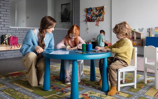 Филатов анонсировал муниципальные надбавки для воспитателей детсадов