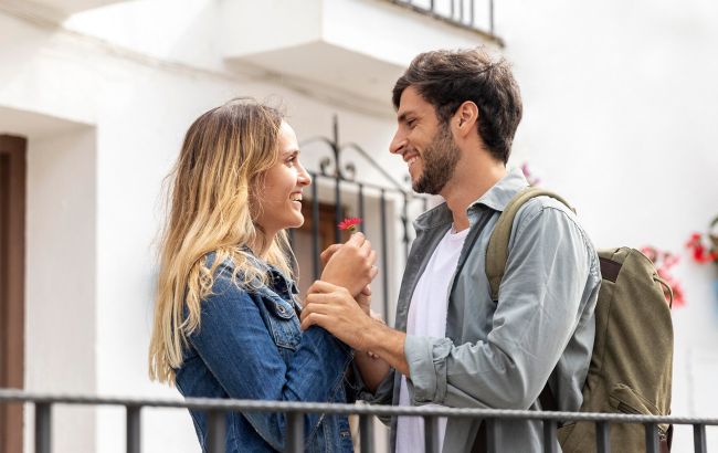 10 сигналів, що жінка закохана: навіть якщо вона цього не визнає