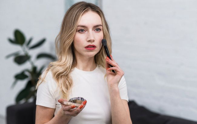 Безсонні ночі та втома? Ці мейкап-хитрощі сховають темні кола та врятують ваш день