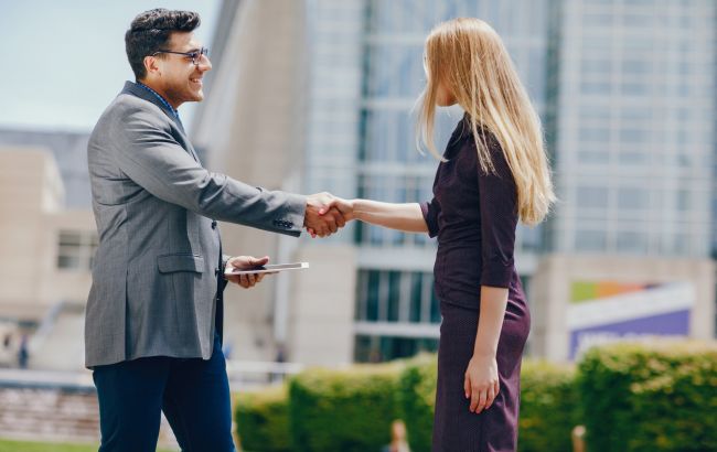 Коли кохання вже поруч: несподівані знаки, у які вірили ще наші прабабусі