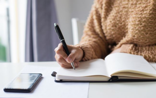 З великої чи з малої букви? Мовознавець пояснив, коли та як правильно писати