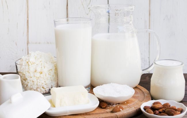 Скільки можна зберігати сметану, сир та іншу молочку без холодильника