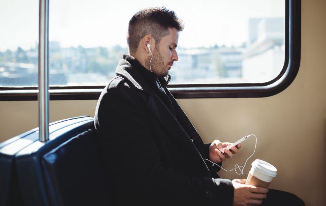 Чому дорослих нудить у транспорті та як з тим можна впоратися