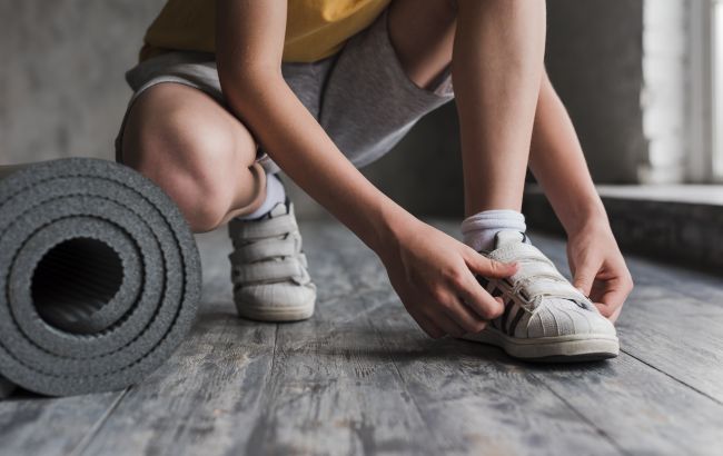 Как быстро реанимировать липучку на обуви: самый простой лайфхак