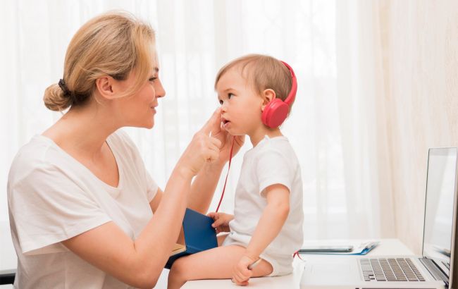 "Вилитий тато" або "викапана мама": як українською правильно сказати про схожість дитини на батьків