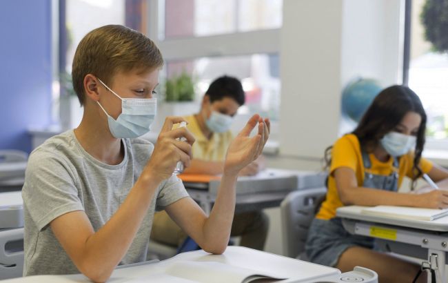 В Сумах из-за "красной зоны" школы переводят на дистанционное обучение